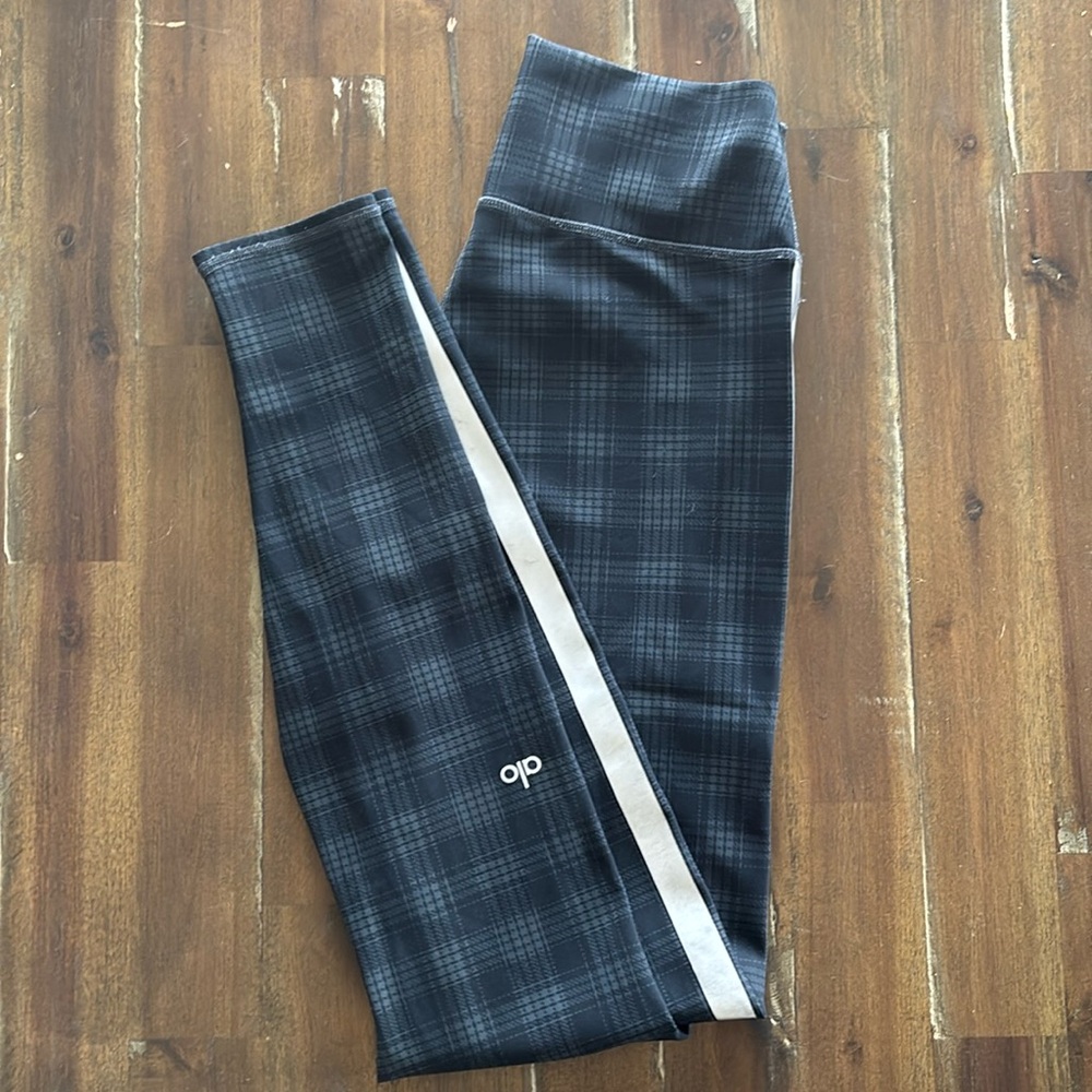 Alo black/gray plaid leggings